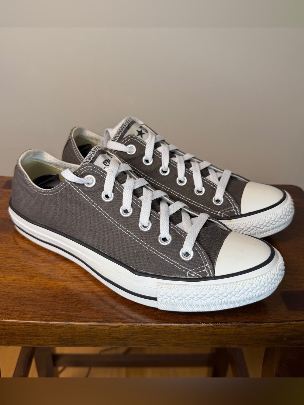 Converse Chuck Taylor All Star Low Top Gray Men’s 8 Women’s 10 Canvas Sneakers